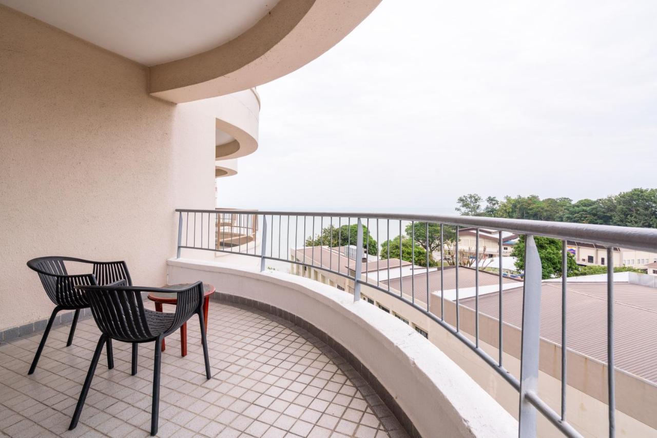Romantic Couple Suite + Beach-Front Balcony Tanjung Bungah  Exteriér fotografie