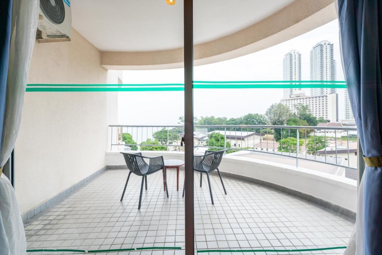 Romantic Couple Suite + Beach-Front Balcony Tanjung Bungah  Exteriér fotografie