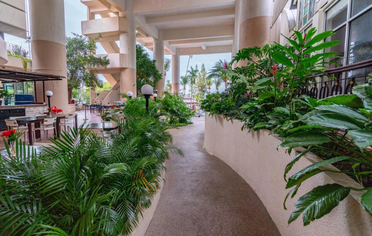 Romantic Couple Suite + Beach-Front Balcony Tanjung Bungah  Exteriér fotografie